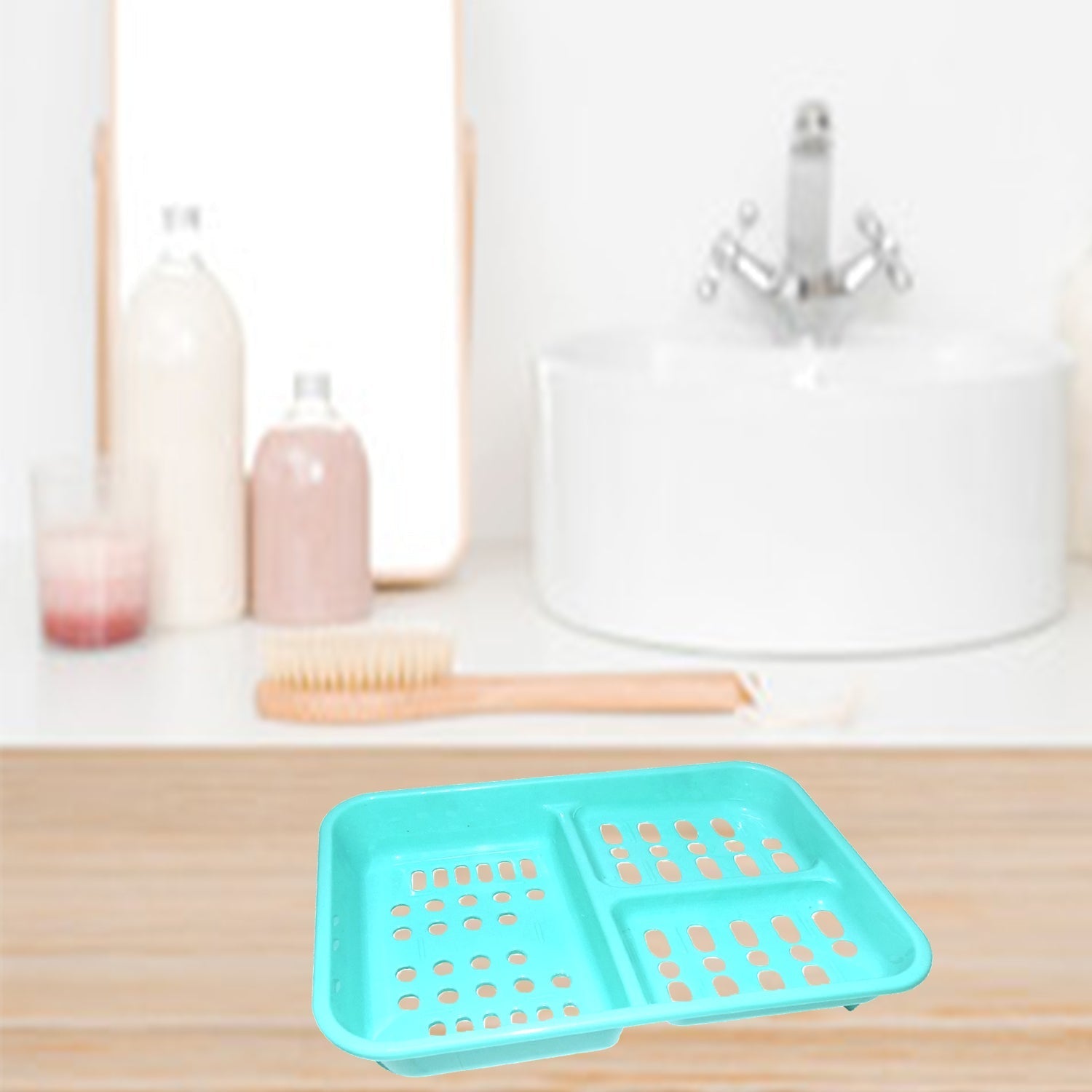 Soap case with three sections, keeps soap bars and accessories organized. Soap case with three sections, keeps soap bars and accessories organized.